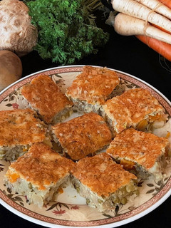 Húsos-zöldséges pite recept fotója