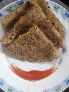 कोबीचे पराठे (kobiche paratha recipe in marathi) रेसिपी चे मुख्य फोटो