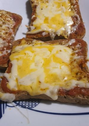 A picture of Toasts pizza.