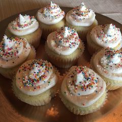 A picture of Cream cheese frosting.