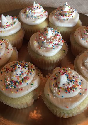 A picture of Cream cheese frosting.