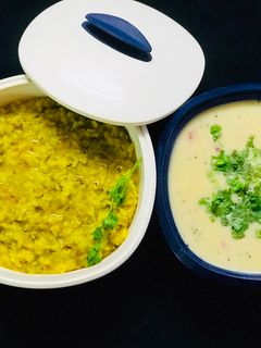 ગુજરાતી કઢી ખીચડી (Curry Khichadi Recipe In Gujarati) રેસીપી મુખ્ય ફોટો