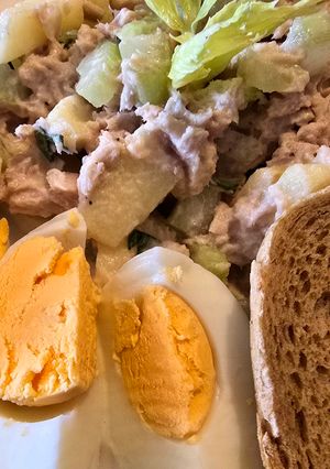 Tonhalsaláta recept fotója