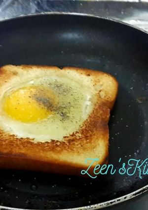 A picture of Egg In A Hole.