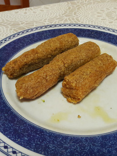 Una foto de Salchichas crujientes de avena sin gluten y veganas🌭
