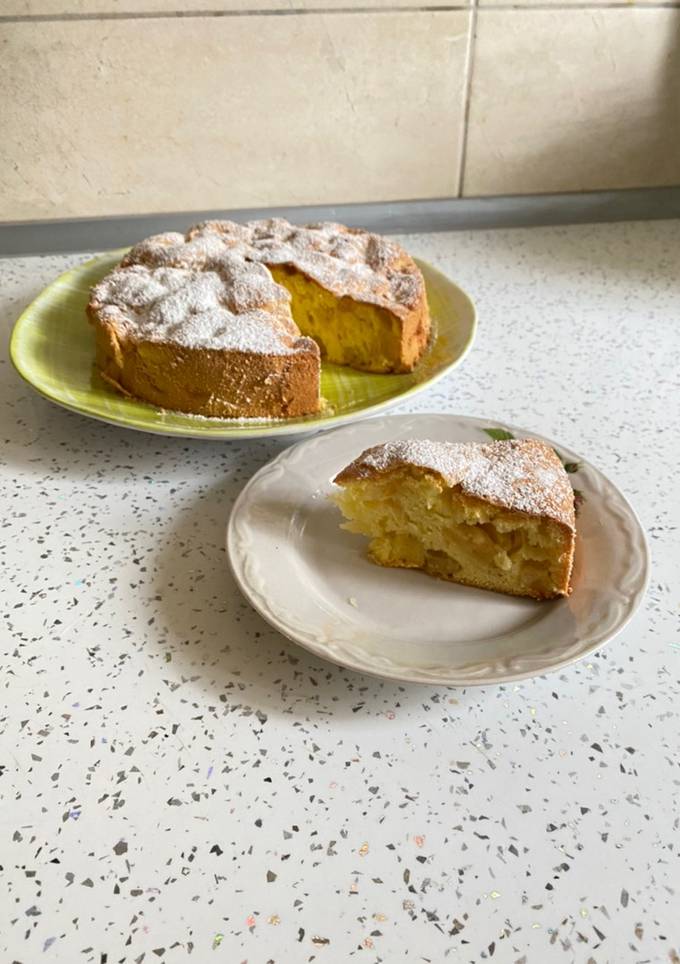 Шарлотка с яблоками