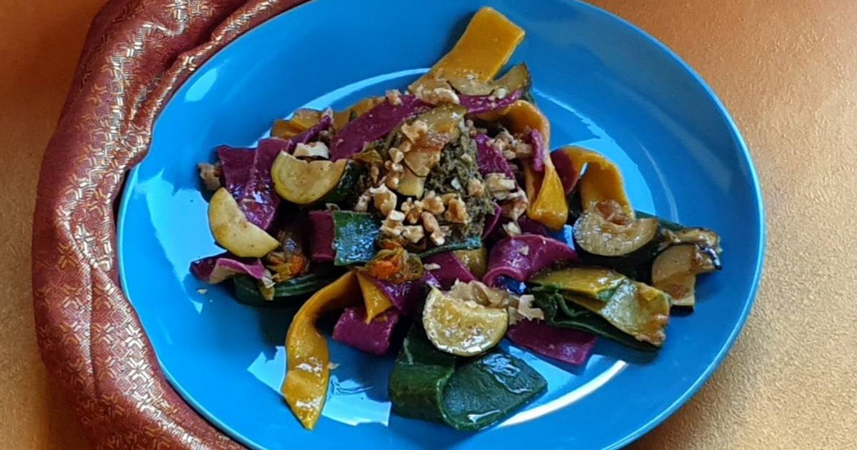 Ricetta Tagliatelle colorate senza uova,vegan gourmet di Anna Vella -  Cookpad