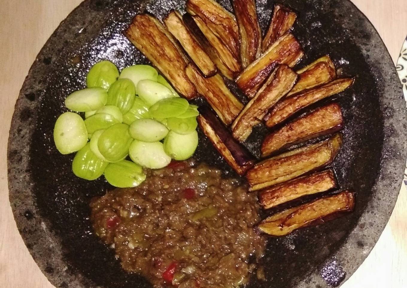 Sambal Terasi Plus Lalapan, Enak & Praktis!