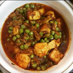 A picture of Matar Paneer.