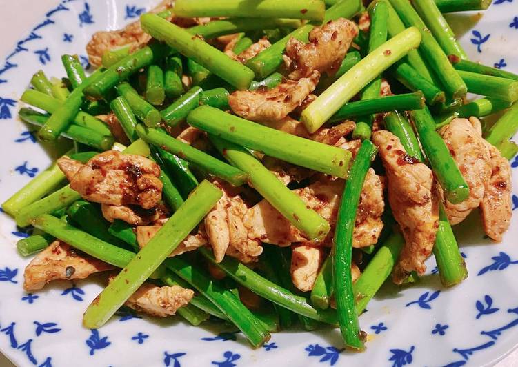 Stir fried chicken with garlic shoots 川味蒜苔炒肉
