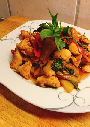 รูปของ ผัดพริกแกงไก่หน่อไม้ดอง By ครัวแม่ศรีเหลี่ยม