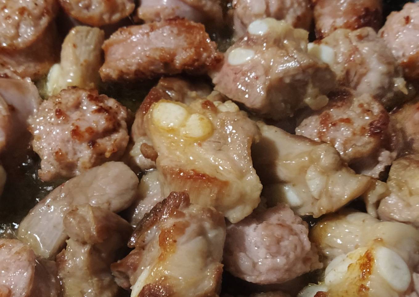 Fideuá con costillas y butifarras