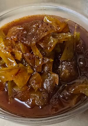 A picture of Khatta meetha raw mango pickle.