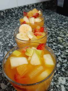 Una foto de Macedonia de frutas