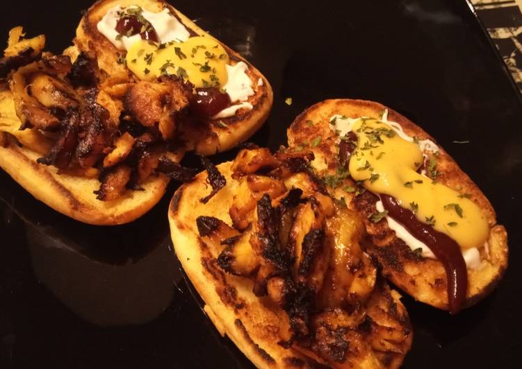 Brioche con Alitas de Pollo a la Salsa de Kimchi