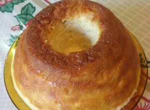 Una foto de Budín de pan fácil con corteza en olla