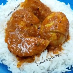 A picture of Potato Egg Curry.