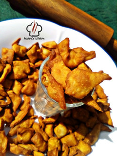 A picture of Spiced crackers.