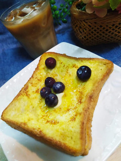 花生法式吐司佐藍莓 的食譜成品照片