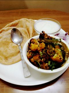 सूखी गोभी आलू की सब्जी (sukhi gobi aloo ki sabzi recipe in Hindi) रेसिपी मुख्य फोटो