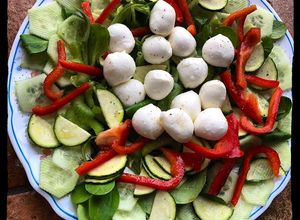 Foto di Insalata valeriana mista con mozzarelline