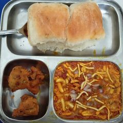 A picture of Misal pav.
