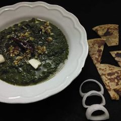 A picture of Cheese garlic palak.
