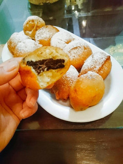 A picture of Deep fried oreo.