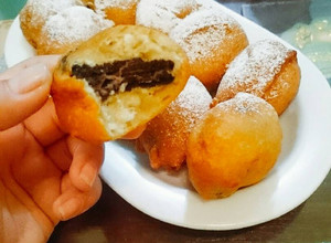 A picture of Deep fried oreo.