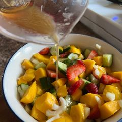 A picture of Mango-cucumber-strawberry salad.