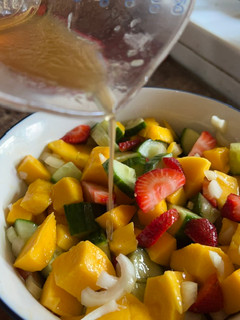 A picture of Mango-cucumber-strawberry salad.