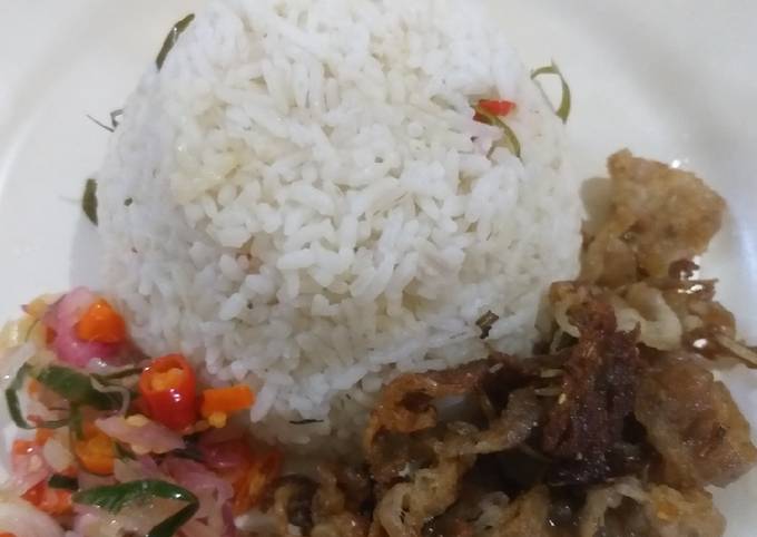 Nasi daun jeruk dengan Beef grill rosemary dan sambal matah