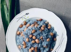 Hình của món Xôi hoa đậu biếc đậu phộng.