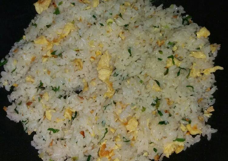 Cara Gampang Menyiapkan Nasi goreng bawang putih Anti Gagal