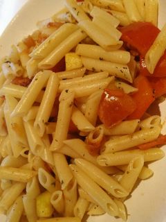 Una foto de Macarrones con verduras