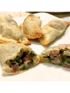 Una foto de Empanadillas de espinacas, bacon y queso azul