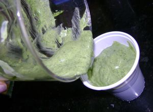 Una foto de Salsa crema de rúcula (aderezo)