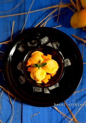 A picture of Mango ice cream.