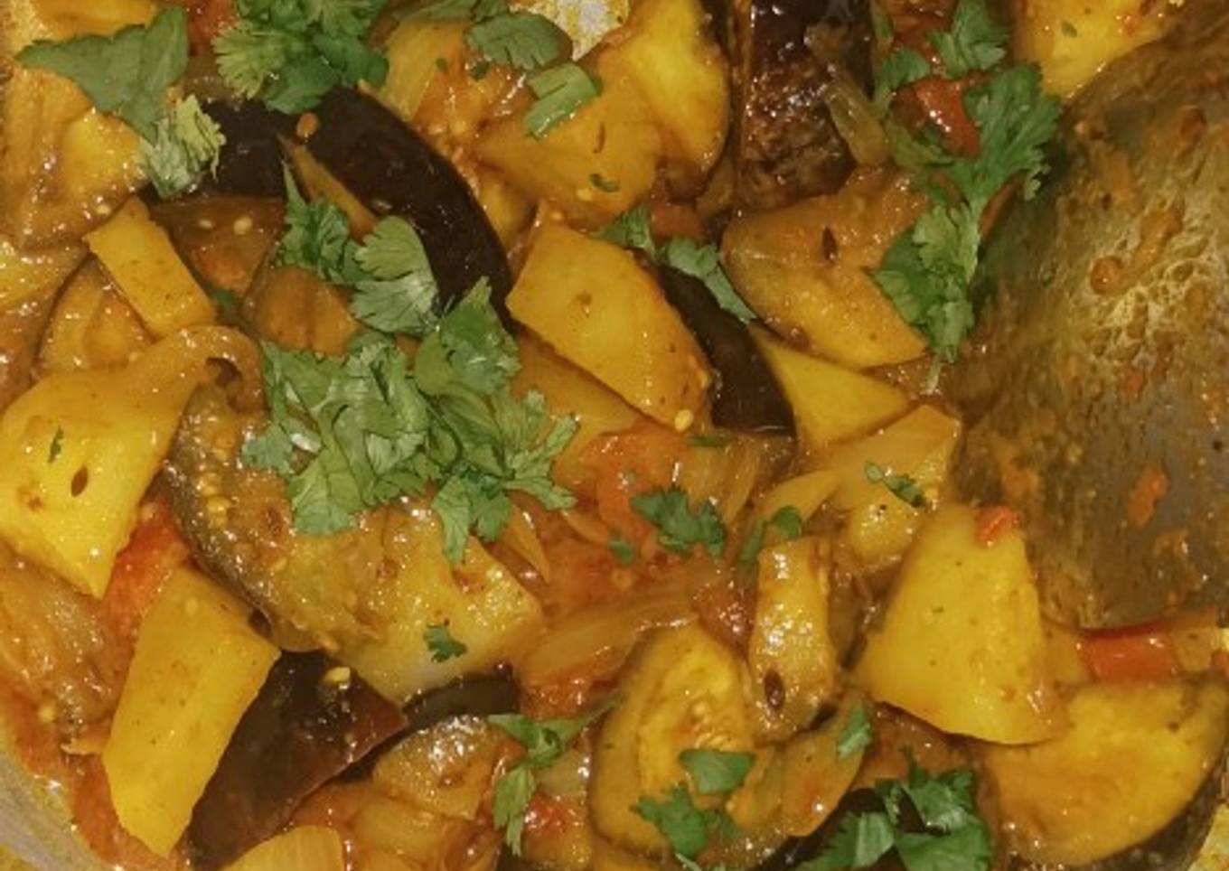 Aaloo baingan (potato-brinjal)