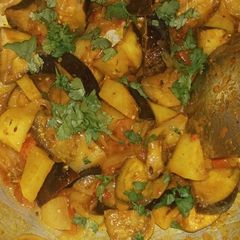 A picture of Aaloo baingan (potato-brinjal).