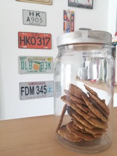 Una foto de Crackers - Aceitunas negras