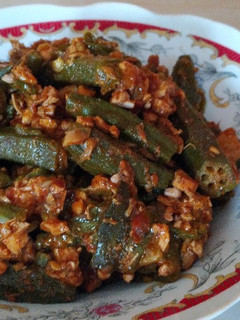 صورة لوصفة بامية بصدر الدجاج