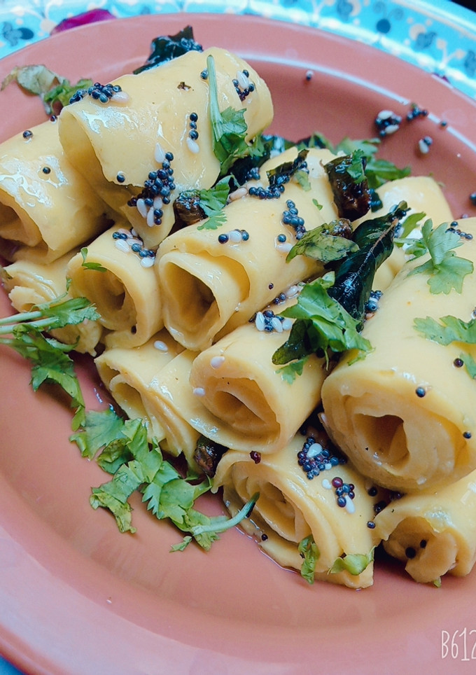 A picture of Gujarati khandvi.