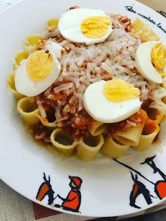 Una foto de Rigatonni en salsa boloñesa a mi manera