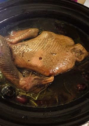 Hình của món Gà hầm ngải cứu.