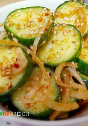 Una foto de Ensalada coreana de pepino