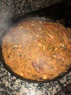 Una foto de Fideuá de marisco