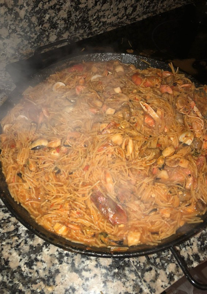 Una foto de Fideuá de marisco