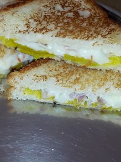 मेयोनेज़ आलू मसाला सैंडविच (Mayonnaise aloo masala sandwich recipe in Hindi) रेसिपी मुख्य फोटो