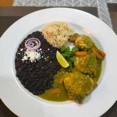 Foto principal de Seco de pollo con caraotas negras